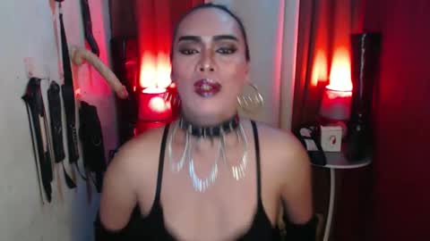 Snapshot of dominantrix_diannaxxx chatting on 11.30.25 diana online show from 11.30.25