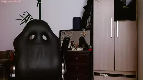 Snapshot of dominantthewolf chatting on 04.29.26 Logan - INDEPENDET MODEL online show from 04.29.26