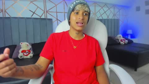 Dominick  online show from 01.04.25