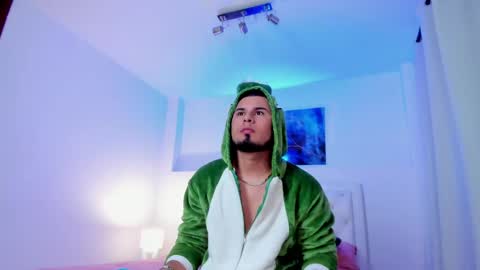 Snapshot of dominikvega chatting on 05.13.26 Dominik online show from 05.13.26