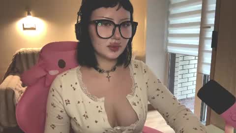 Snapshot of dominiquebreakey chatting on 06.14.26 Cati online show from 06.14.26