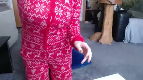   dominique  online show from 01.16.25