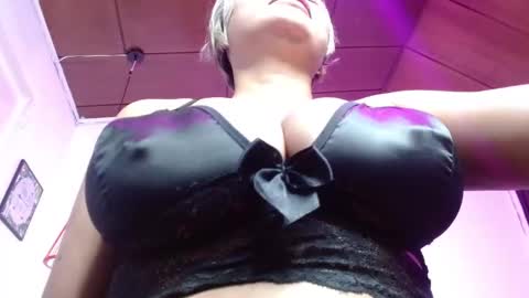 Snapshot of domink_gilr chatting on 02.20.26 D O M I N K online show from 02.20.26