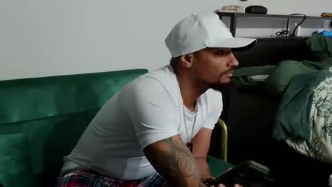 Snapshot of dong_masterson chatting on 02.23.26 Gifted online show from 02.23.26