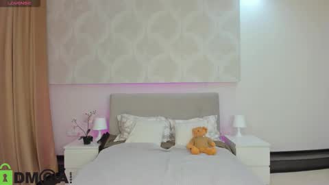 Donna On GMT2 Mon-Fri 3-9 AM online show from 02.18.26