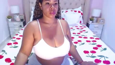 Snapshot of donnaadore chatting on 07.19.26 Donna online show from 07.19.26