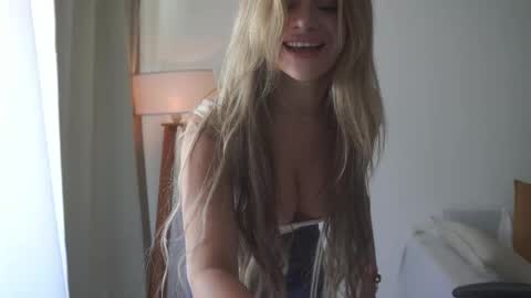 Donatella online show from 10.16.25