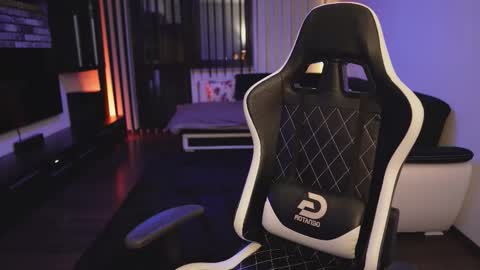 Snapshot of dorianreyes chatting on 02.19.26 Dorian Reyes online show from 02.19.26