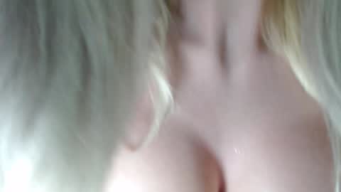 Snapshot of dorisbest chatting on 12.15.24 DorisBest online show from 12.15.24