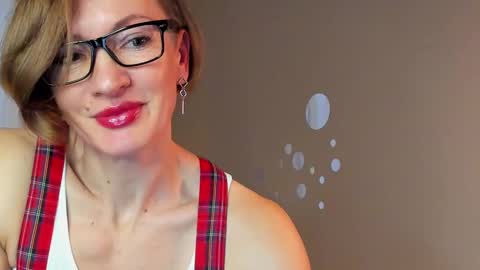 Dorothy Next stream on Monday at 3am-9am online show from 02.10.25