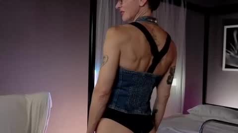 Dorothy Next stream on Monday at 3am-9am online show from 10.15.25