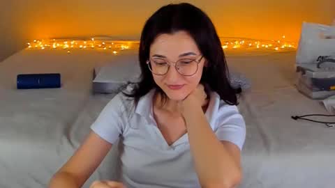 Snapshot of dorotty_ chatting on 12.28.24 Your Dorotty online show from 12.28.24