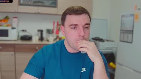 Snapshot of dosilasa chatting on 01.08.25 Sasha online show from 01.08.25