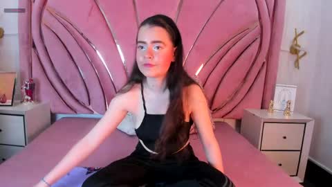 Snapshot of dovemullerr2 chatting on 05.30.26 dovemullerr2 online show from 05.30.26