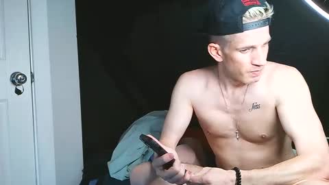 Snapshot of dracoisback chatting on 10.13.25 dracoisback online show from 10.13.25