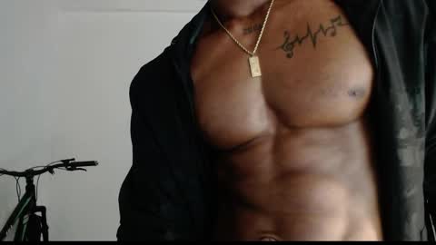 Snapshot of drake_brown_23 chatting on 04.05.26 Drake 23 online show from 04.05.26