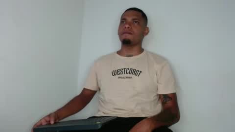 Snapshot of drako_monstercock chatting on 02.04.25 drako_monstercock online show from 02.04.25