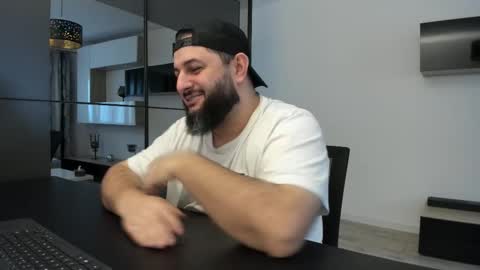 Snapshot of dravenpeak chatting on 11.15.25 DravenPeak online show from 11.15.25