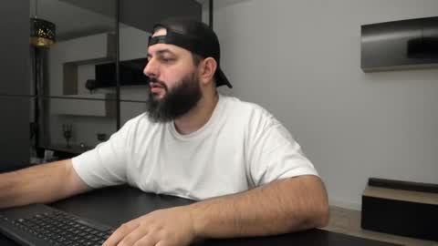 Snapshot of dravenpeak chatting on 12.14.25 DravenPeak online show from 12.14.25