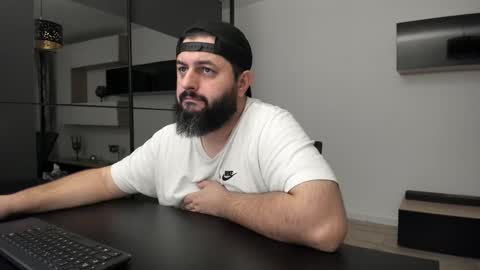 Snapshot of dravenpeak chatting on 12.20.25 DravenPeak online show from 12.20.25