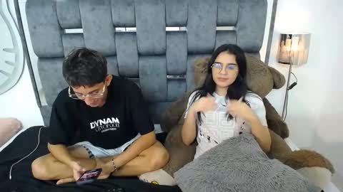 Snapshot of dravith_and_valery chatting on 01.24.25 -- nicolle and jhon -- online show from 01.24.25