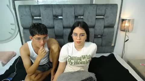 Snapshot of dravith_and_valery chatting on 01.25.25 -- nicolle and jhon -- online show from 01.25.25