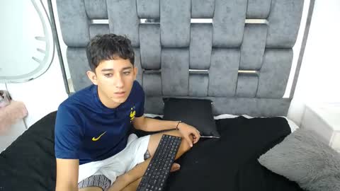 Snapshot of dravith_and_valery chatting on 02.14.25 -- nicolle and jhon -- online show from 02.14.25