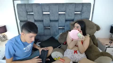 Snapshot of dravith_and_valery chatting on 02.25.25 -- nicolle and jhon -- online show from 02.25.25