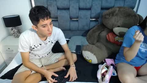 Snapshot of dravith_and_valery chatting on 03.08.25 -- nicolle and jhon -- online show from 03.08.25