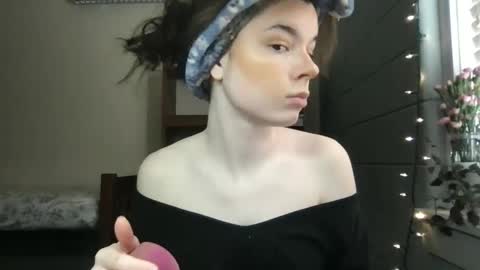 Snapshot of dream1girl_ chatting on 02.26.25 ur dream girl online show from 02.26.25