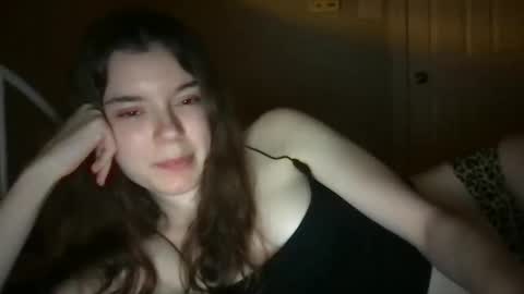 Snapshot of dream1girl_ chatting on 03.06.25 ur dream girl online show from 03.06.25