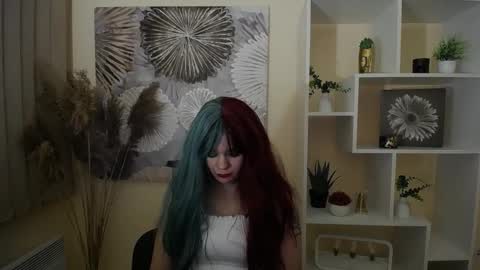 Snapshot of dream_caster_ chatting on 10.18.25 dream caster online show from 10.18.25