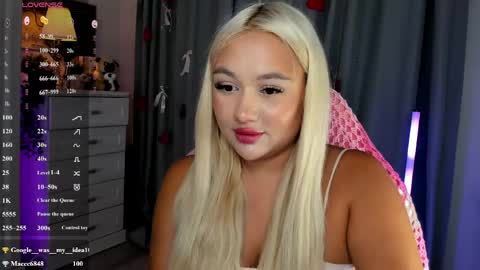 Snapshot of dreamaise chatting on 04.15.26 Mary pvt open use pink and blue app lovense online show from 04.15.26
