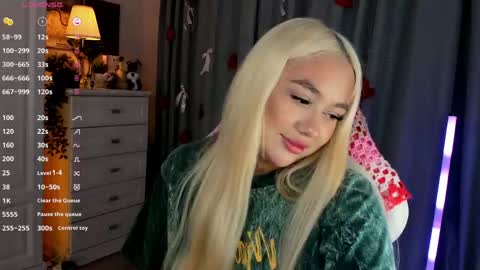 Snapshot of dreamaise chatting on 04.23.26 Mary pvt open use pink and blue app lovense online show from 04.23.26