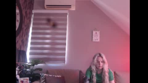 A girl online show from 04.24.26