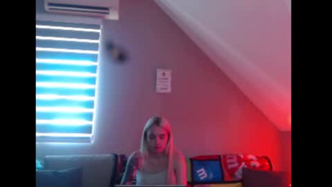Snapshot of dreamcatcherfantasy chatting on 05.29.26 A girl online show from 05.29.26
