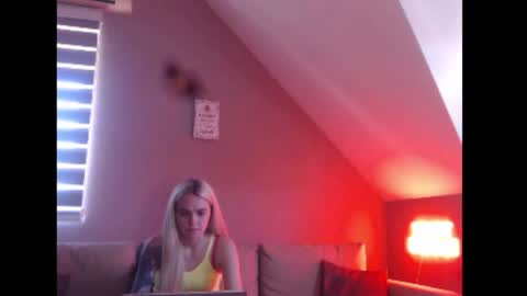 Snapshot of dreamcatcherfantasy chatting on 06.12.26 A girl online show from 06.12.26