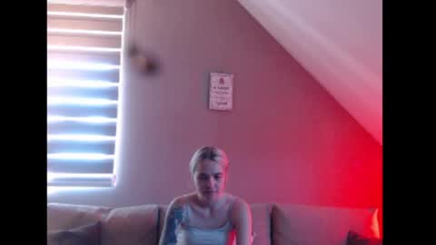 Snapshot of dreamcatcherfantasy chatting on 06.22.26 A girl online show from 06.22.26