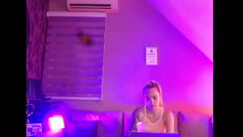 Snapshot of dreamcatcherfantasy chatting on 06.24.26 A girl online show from 06.24.26