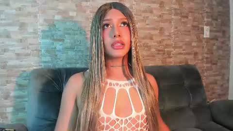 Snapshot of dreams_chloe chatting on 06.17.26 dreams_chloe online show from 06.17.26