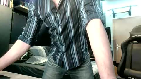 Snapshot of dreamwallker chatting on 10.12.25 Ioannes Paulus the 2nd online show from 10.12.25