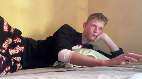 Snapshot of dreamy_devi1 chatting on 04.15.26 dreamy_devi1 online show from 04.15.26