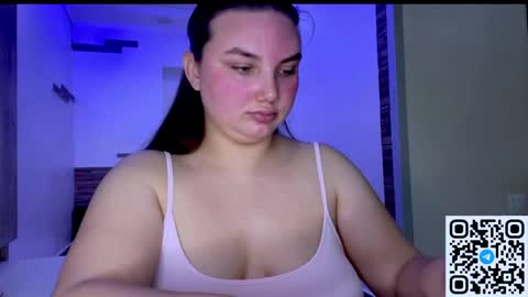Snapshot of dreamyblushfairy chatting on 05.07.26 Mila online show from 05.07.26