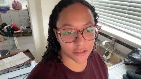 RIRI OR DREAMY online show from 12.31.24