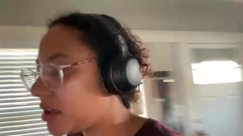 RIRI OR DREAMY online show from 02.25.25