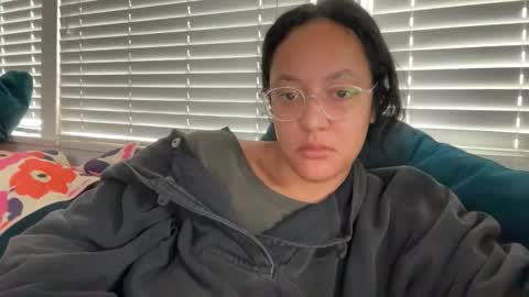 RIRI OR DREAMY online show from 12.20.25