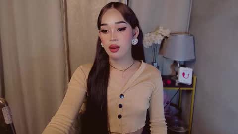 Snapshot of dreyanajones chatting on 11.15.25 Dreyana online show from 11.15.25