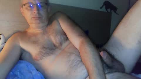 Snapshot of drift6 chatting on 01.10.25 drift6 online show from 01.10.25