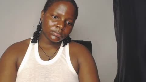 Layla online show from 09.29.25