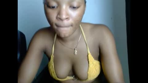 Snapshot of drippingnwet chatting on 11.28.25 drippingnwet online show from 11.28.25